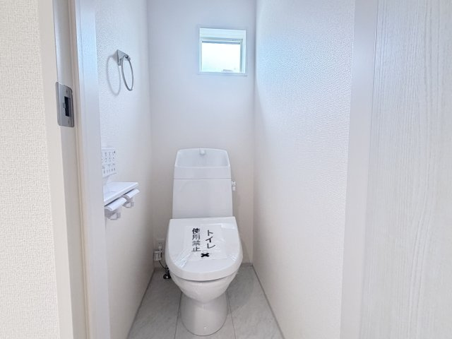 リーブルガーデンＳ第１前橋亀里　２号棟のトイレ|2階トイレです。清潔感のある白を基調としています。