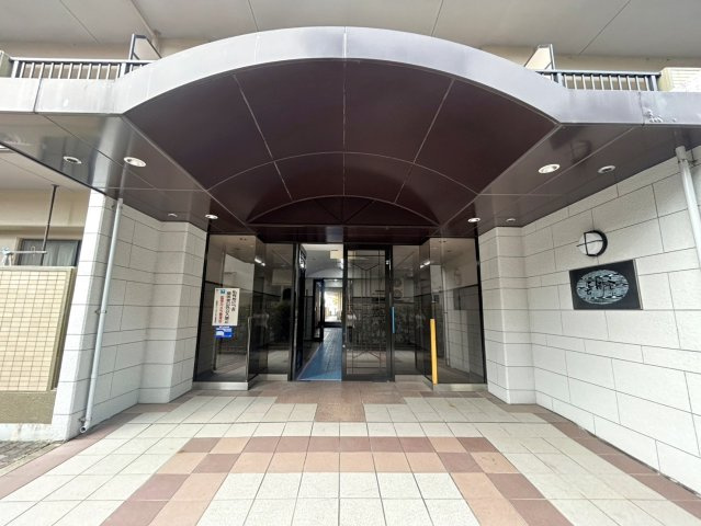 長岡京グリーンマンションのエントランス