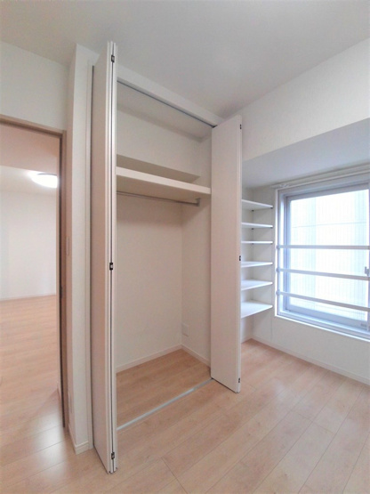 【収納】 | 同栄マンション | 5.1帖洋室のクローゼット