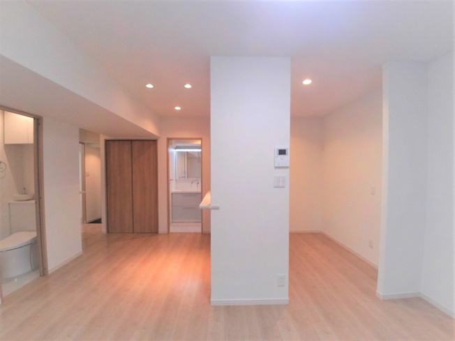 【居間・リビング】 | 同栄マンション | 13帖のLDK