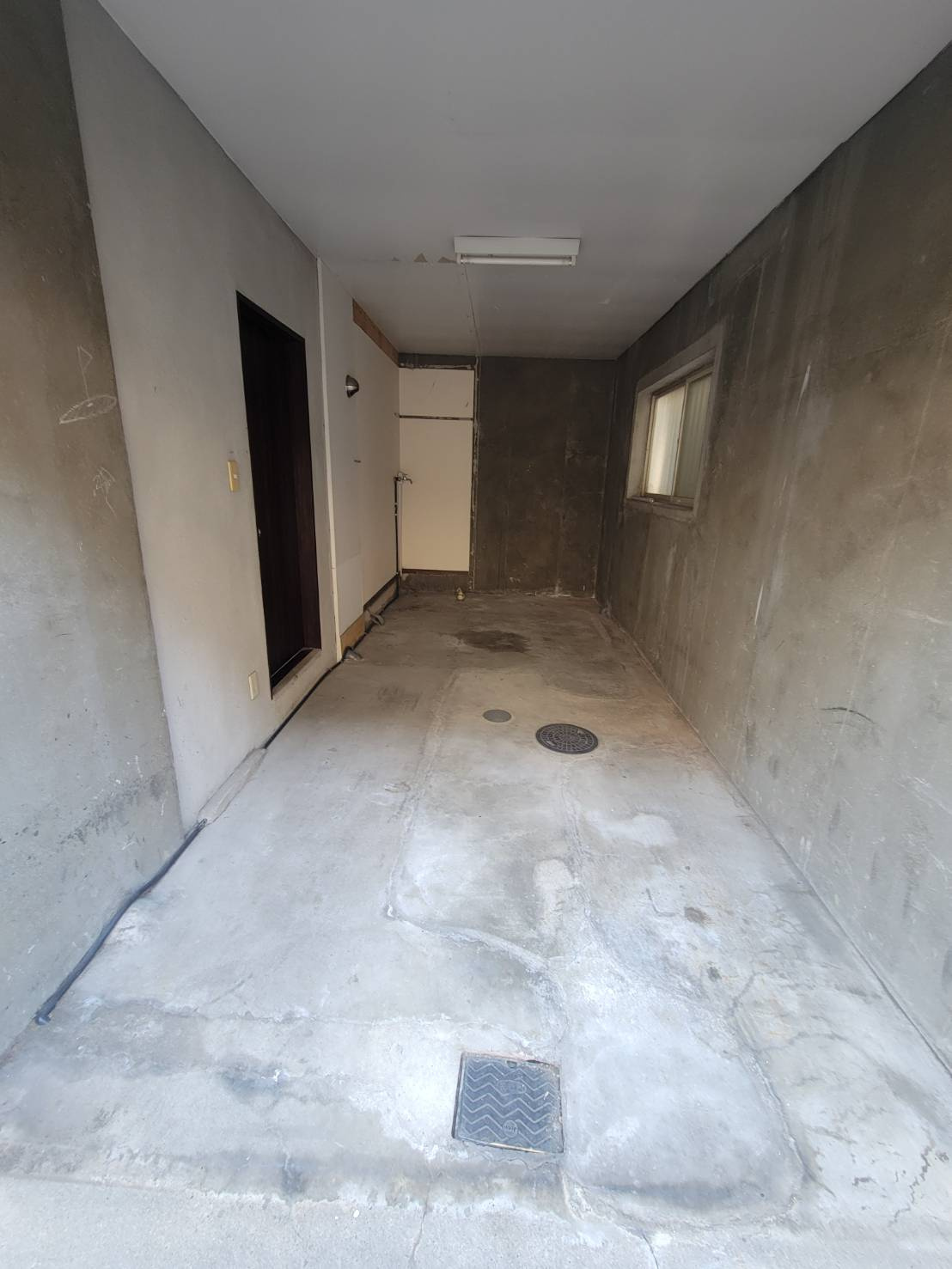 寝屋川市高柳2丁目30-20戸建の駐車場
