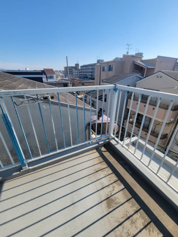 寝屋川市高柳2丁目30-20戸建のバルコニー