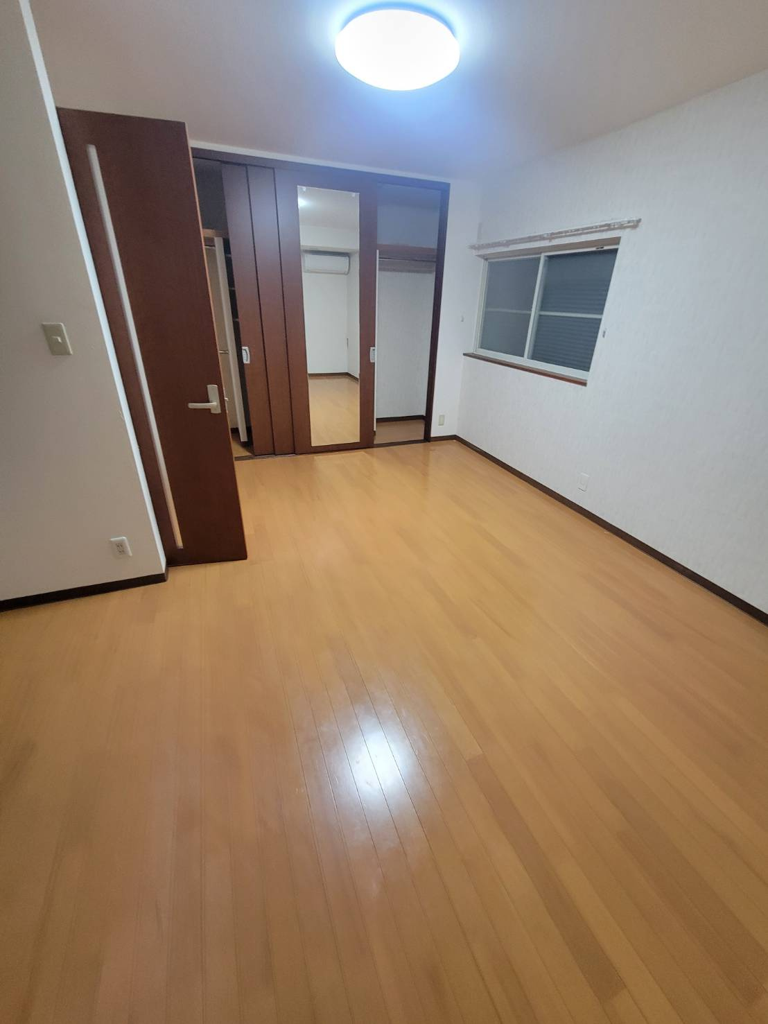 寝屋川市高柳2丁目30-20戸建の居間・リビング
