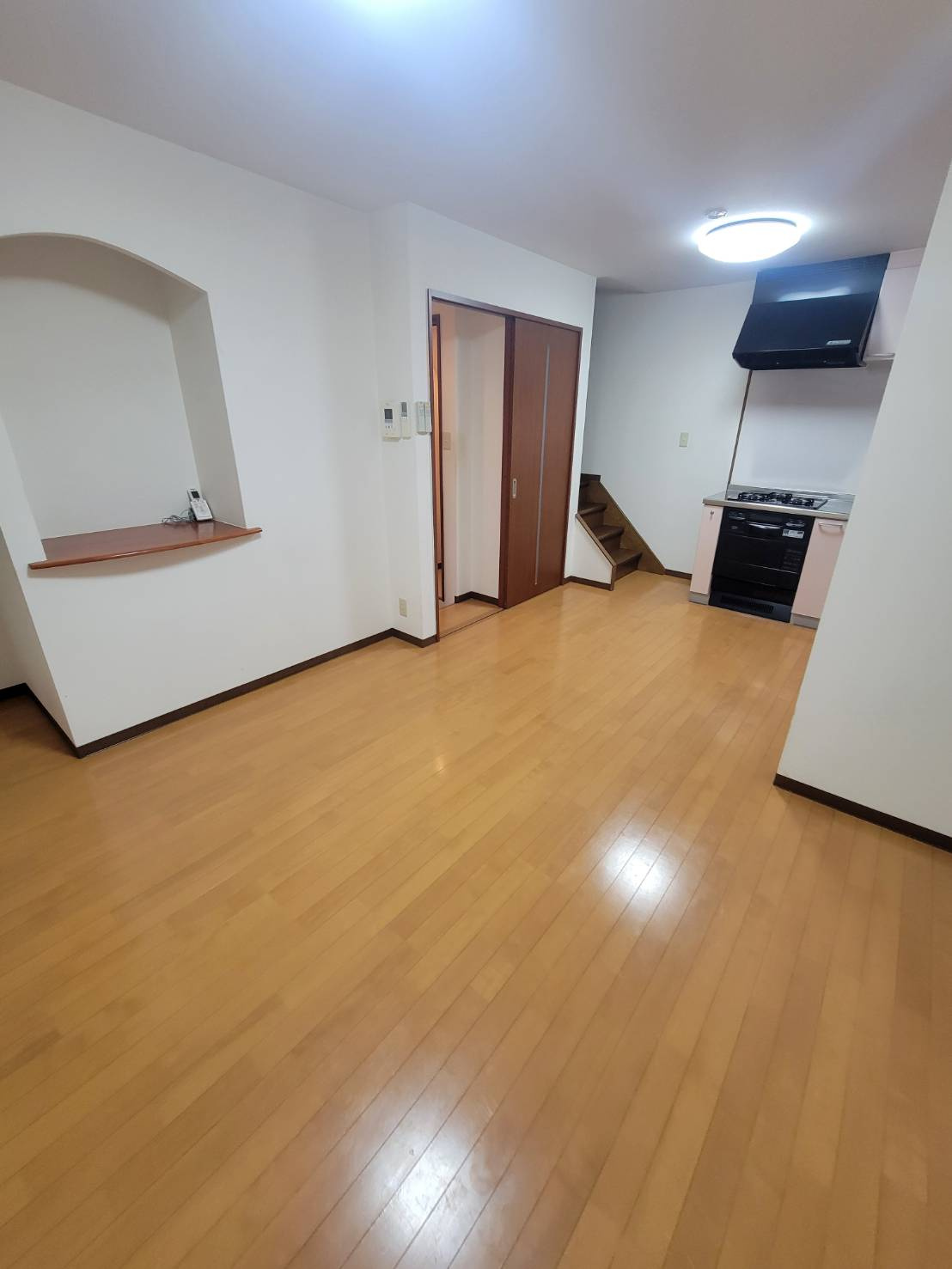 寝屋川市高柳2丁目30-20戸建の居間・リビング