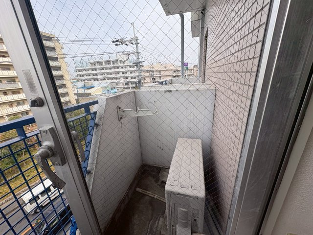 東大阪市川田１丁目の賃貸マンションのバルコニー