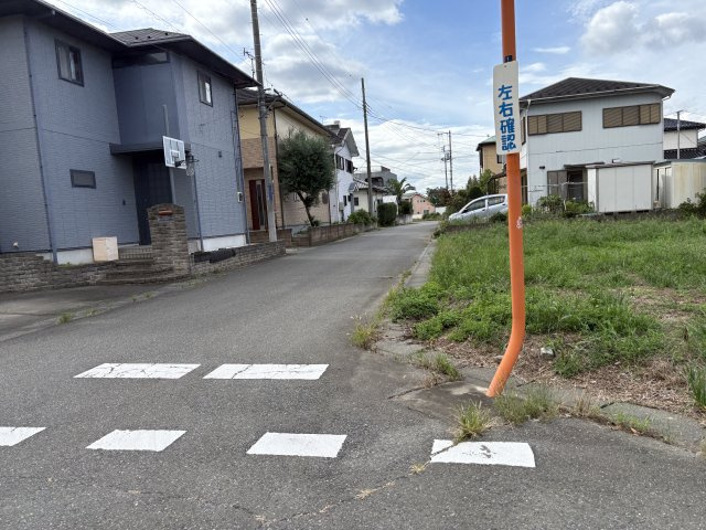 【前面道路含む現地写真】 | 本庄市万年寺第4　クレイドルガーデン　新築戸建　全2棟　1号棟