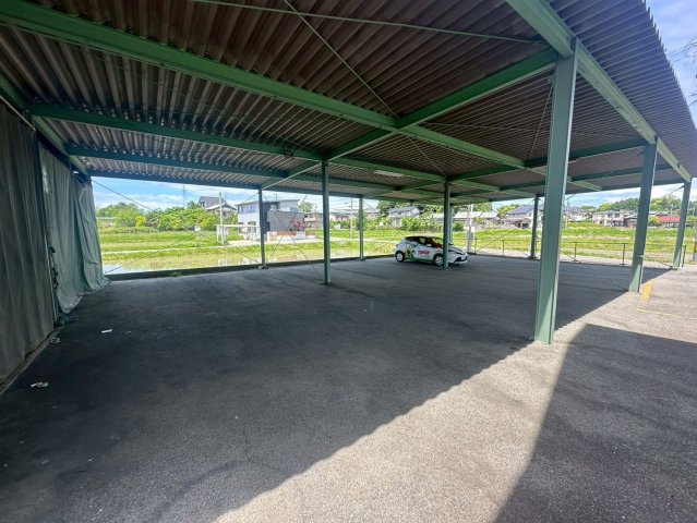 明知町 貸事務所の駐車場