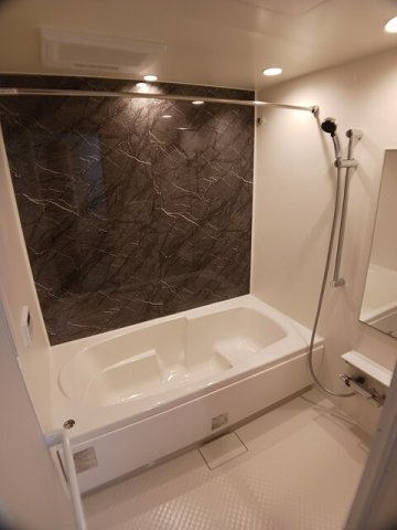 エスタブレＢの浴室