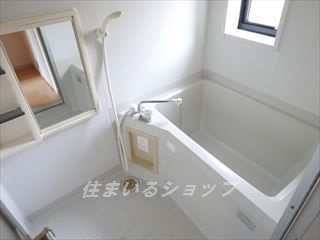 広島市安佐北区可部２丁目のアパートの浴室|窓あり