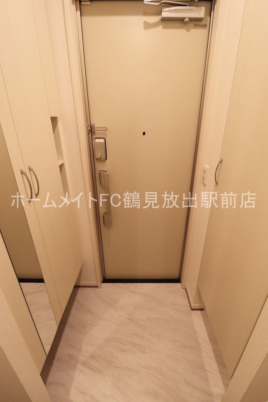 大阪市鶴見区今津北１丁目のアパートの玄関