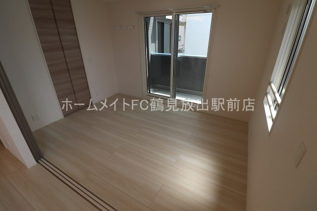 大阪市鶴見区今津中１丁目のアパートの洋室