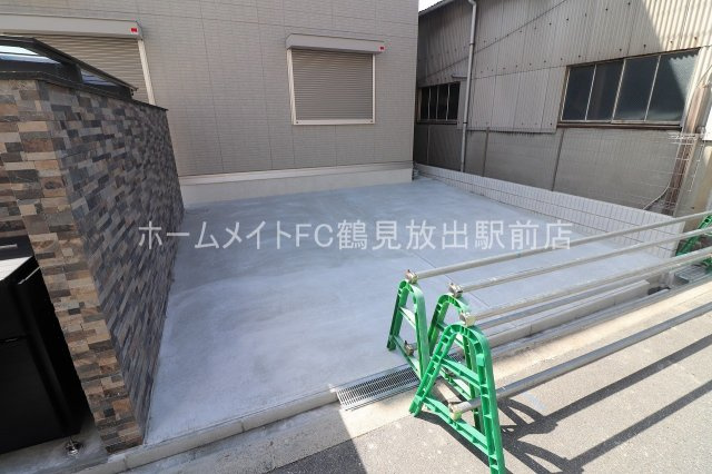 大阪市鶴見区今津中１丁目のアパートの駐車場