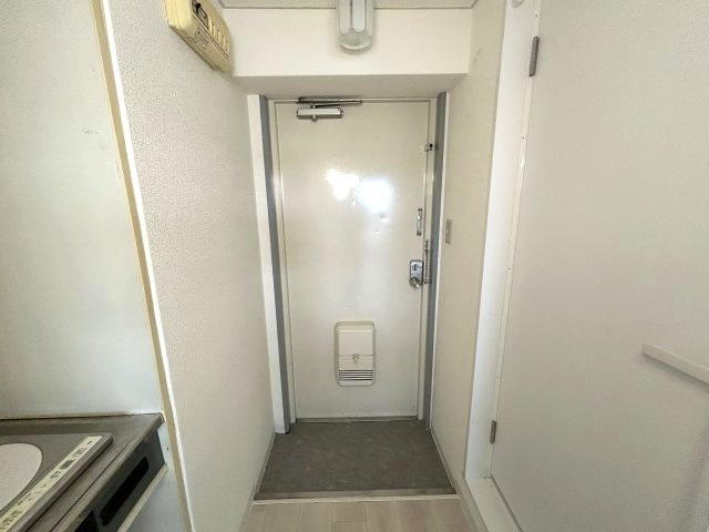 メゾンニューレーダ―の玄関