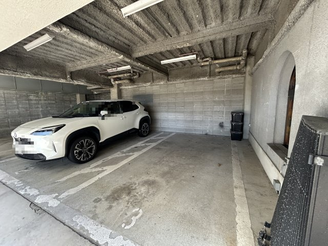 メゾンニューレーダ―の駐車場