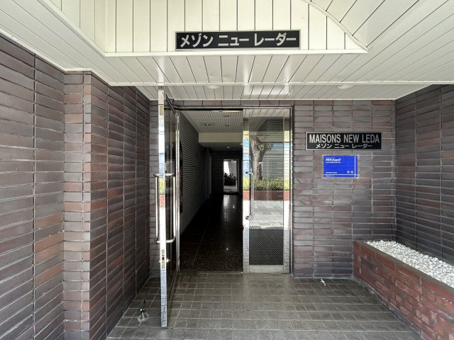 メゾンニューレーダ―のエントランス