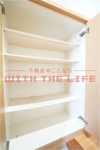 ルネスラシェーズ【10.000円キャッシュバック対象物件】の収納|シューズボックスです