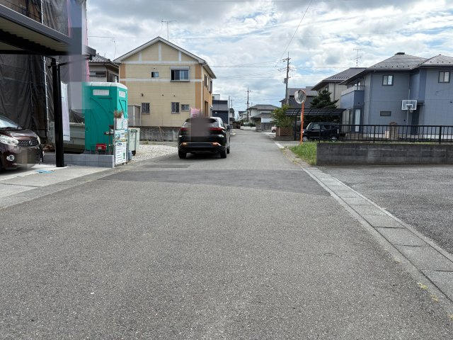 【前面道路含む現地写真】 | 本庄市万年寺第4　クレイドルガーデン　新築戸建　全2棟　2号棟