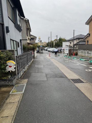 右京区嵯峨釈迦堂門前南中院町 中古戸建のその他|周辺は交通量の少ない生活道路のため、小さなお子様のいるご家庭にも安心の住環境です。