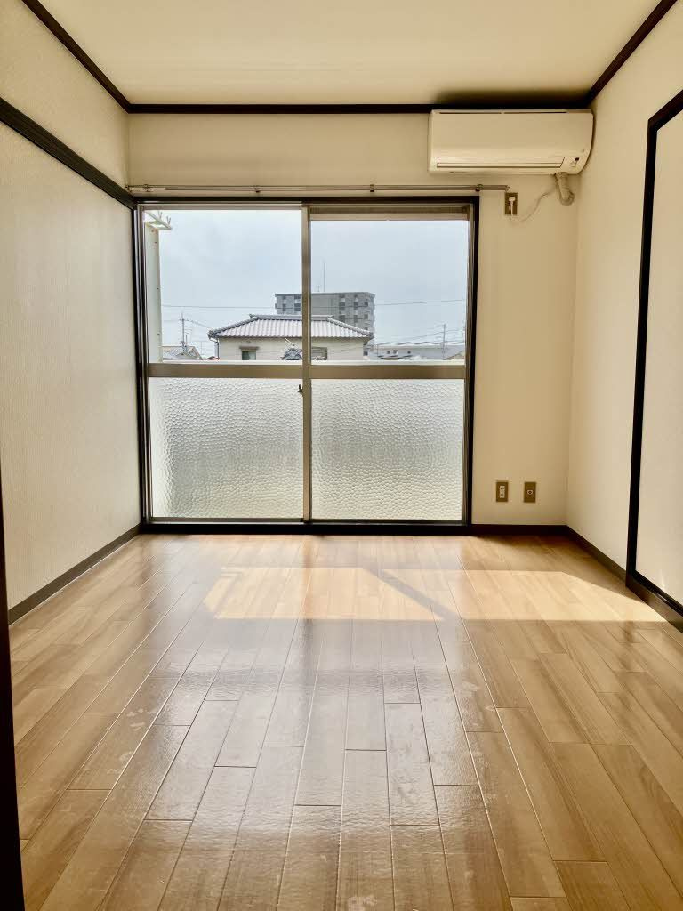 ドミール竹原の洋室