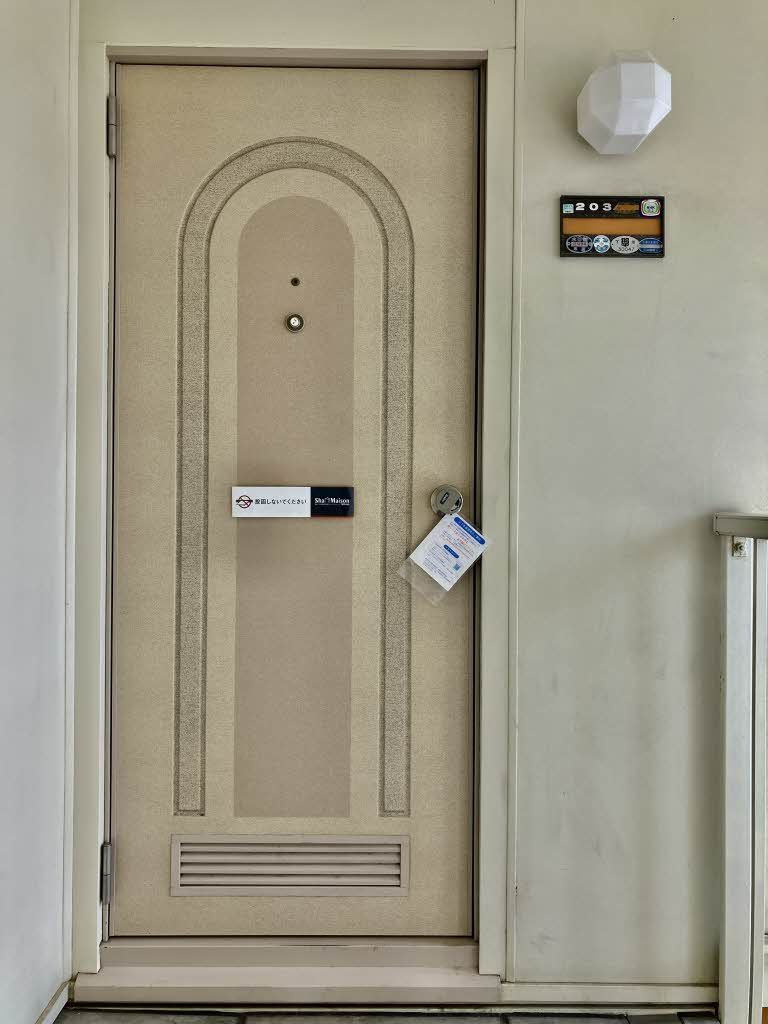 ドミール竹原の玄関