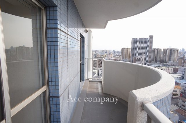 【バルコニー】 | ファミールハイツ城東A棟 | 2居室に面した西側のバルコニーです☆