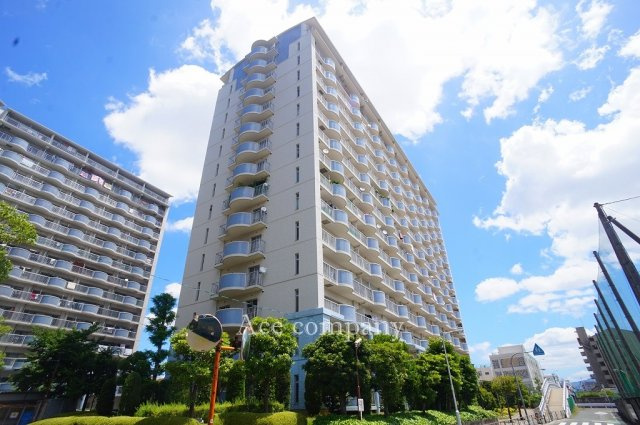 【外観】 | ファミールハイツ城東A棟 | 小学校徒歩2分♪3駅4沿線利用可能です♪