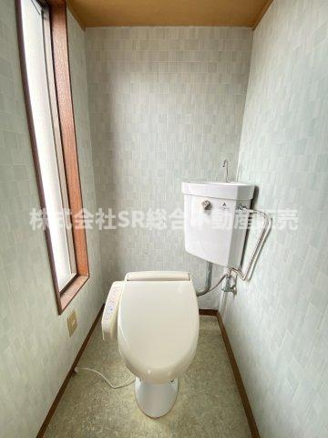 永和1丁目中古テラスハウスのトイレ|トイレが2か所にあり、朝の身支度がスムーズに行えます！