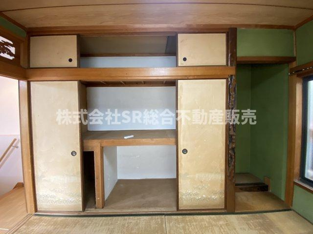 永和1丁目中古テラスハウスの収納|和室らしい床の間もあります！押入にはたくさん収納できます！