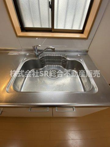 永和1丁目中古テラスハウスのキッチン|シンクは十分な広さがあります。
