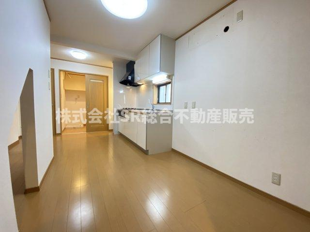 永和1丁目中古テラスハウスの居間・リビング|リフォームプランなら弊社にお任せ！
資金面・オシャレな雰囲気・スタンダード
あなたの希望を叶えます！