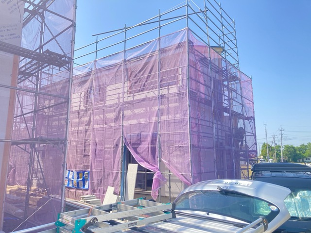 リーブルガーデンＳ第１前橋亀里　１号棟の外観|前橋市亀里町に全3棟の住宅を建築中です。６月完成予定☆
ホワイトとベージュを基調とした落ち着いた雰囲気の外観です♪
ご都合に合わせて同社施工物件をいつでもご見学頂けます。お気軽にお問い合わせください