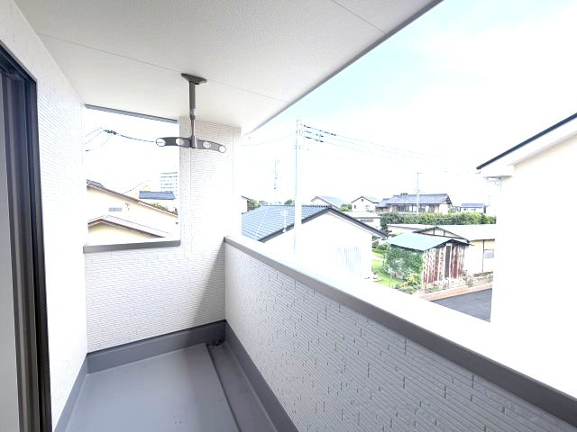 リーブルガーデンＳ第１前橋亀里　１号棟のバルコニー|南面バルコニーです！インナーバルコニーなので急な雨でも洗濯物が濡れません。