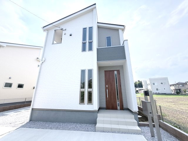 リーブルガーデンＳ第１前橋亀里　１号棟の外観|前橋市亀里町1号棟。東面からの外観写真です。おしゃれなデザインです♪