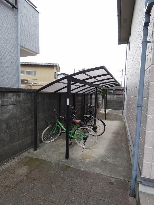 クアトロ千歳台の駐車場