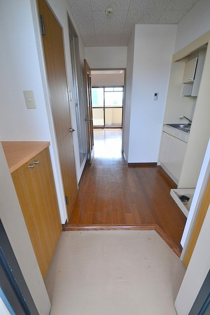 ドミトリー庚午 壱番館の玄関|参考写真