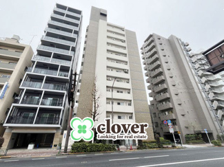 【外観】 | 手入れの行き届いた外壁やエントランスなど、「見ればわかる」レベルで清潔感を保ったマンションです。築年数を感じさせない姿で皆様をお出迎えします。～即日のご見学可能～　お問合せはお気軽にどうぞ。
