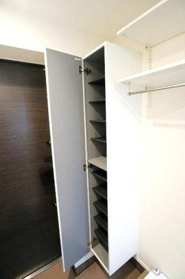 【玄関】 | SHOKEN Residence西川口 | 収納もある玄関です