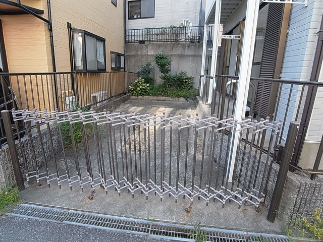 ハイツローレルの駐車場|1台分無料駐車場を完備しています