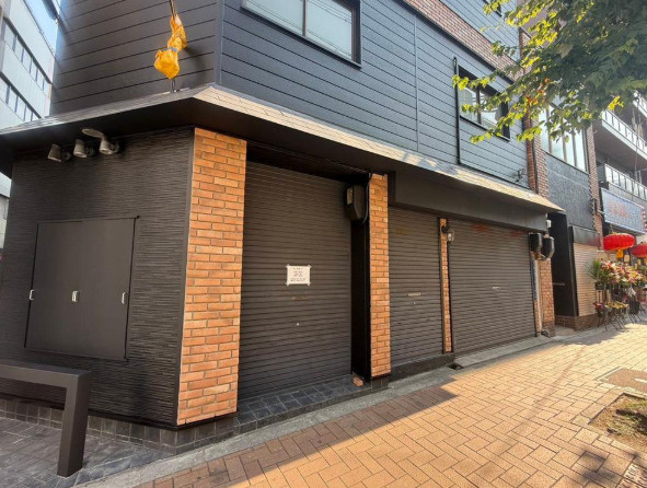 大阪市中央区島之内２丁目の店舗事務所のエントランス