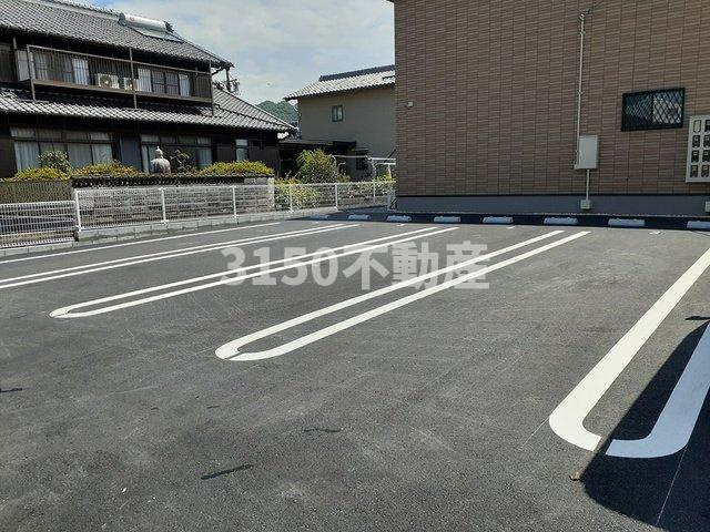 メゾンアンジュ琴塚　Ｃの駐車場