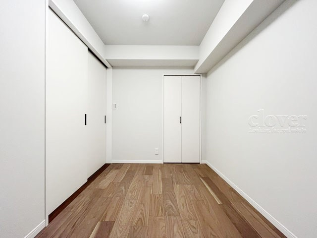 【寝室】 | 南雪ヶ谷ハイデンス | ベッドルームとして使うか、あるいは収納として使うか、洋室を見るときは具体的な用法や家具配置などをぜひご想像ください。～即日のご見学可能～　お問合せはお気軽にどうぞ。
