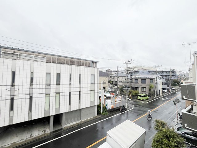 【展望】 | 南雪ヶ谷ハイデンス | 眼前に広がる空の雄大さと、このお部屋の自慢の一つである「眺望」をご覧ください。毎日、この景色を独り占めできる新生活に夢が広がります。～即日のご見学可能～　お問合せはお気軽にどうぞ。
