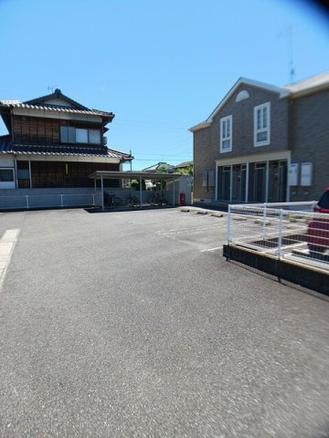 グリーン　ゲイブルズ　Ⅳ番館の駐車場