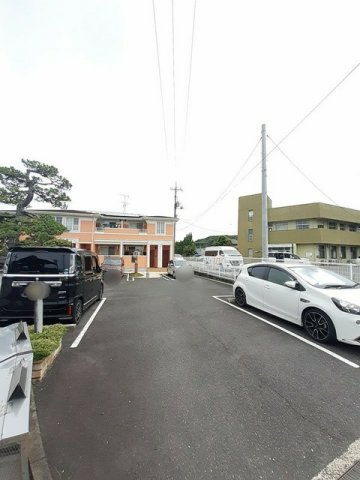 サンリット・リバーの駐車場