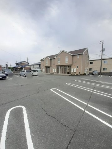 コモド・タウン・Ｍ－Ａの駐車場