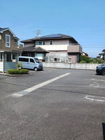 グリーン　ゲイブルズ　Ⅱ番館の駐車場