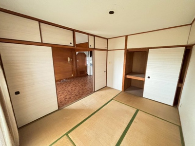 【和室】 | 陵南住宅２号棟 | ココカラファインまで徒歩１１分ですので、消耗品のお買い物にも便利ですよ