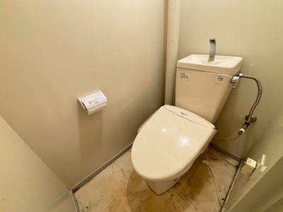 【トイレ】 | 陵南住宅２号棟 | トイレ内に手洗いがあるので、清潔感があり気持ちがいいですね♪