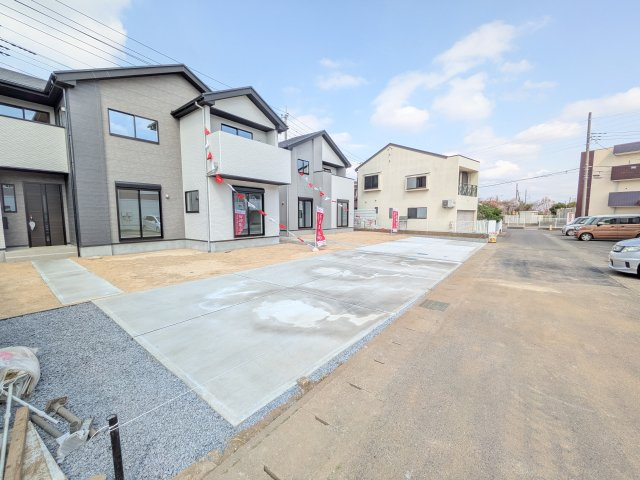 取手市本郷　2期　新築戸建　1号棟の外観|現地完成済で建物や駐車場、お庭も全てご覧いただけます。
陽当たりや敷地の広さをご確認できます！
本日のご見学も可能です♪
お気軽にお電話またはお問い合わせください。