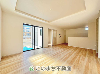 【居間・リビング】 | リガーレ宇都宮市一ノ沢町3期　1号棟 | （同社施工例）開放感のある広々としたリビング☆家族みんなでゆったりくつろげます♪キッチンからリビングの様子がよく見渡せます☆